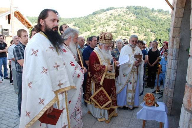 kuratica201003